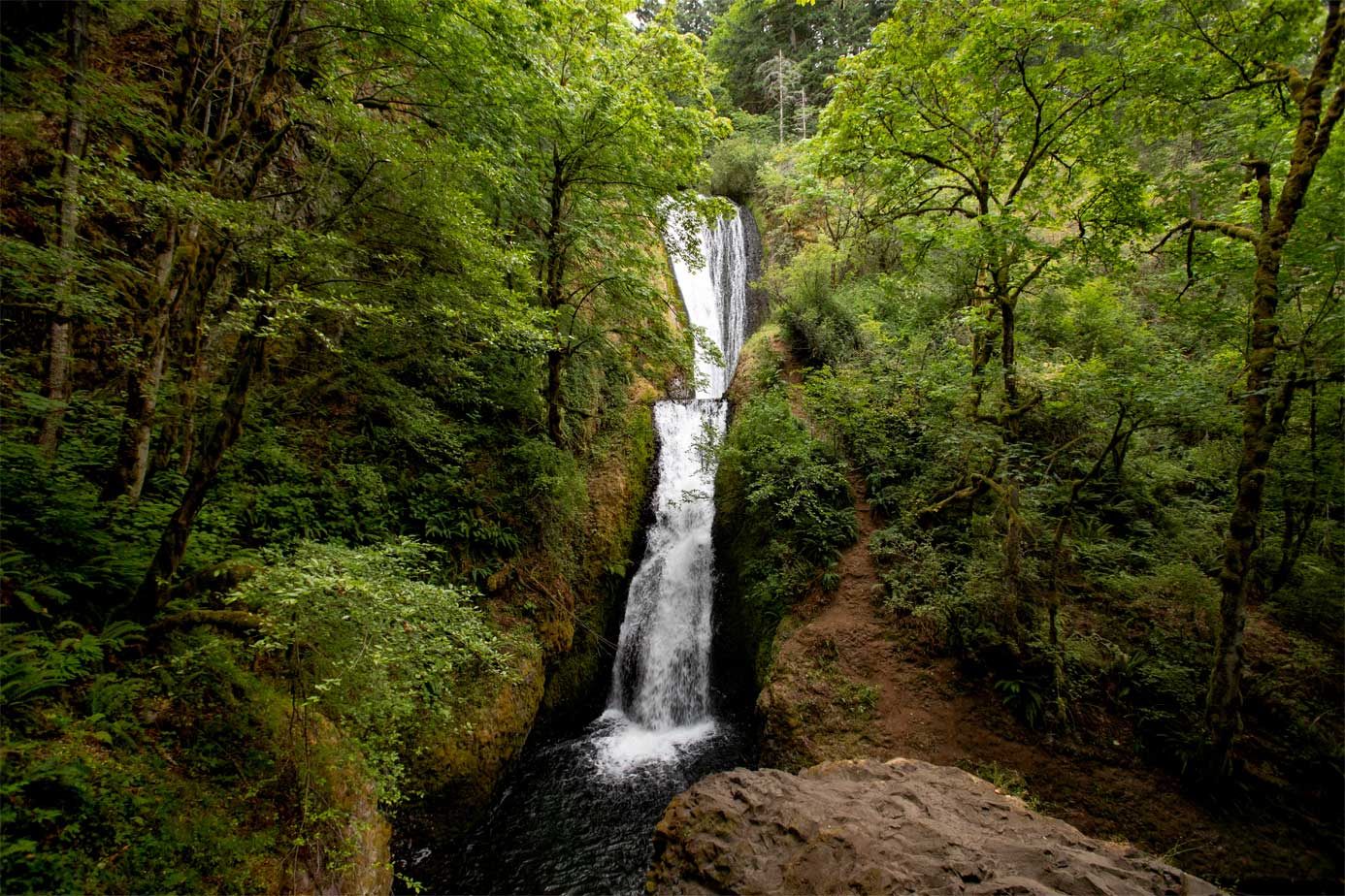Bridal Veil Falls at The Gorge in Oregon
